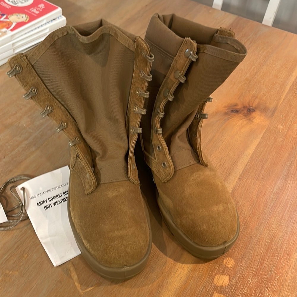 Army boots, hot weather size 6w